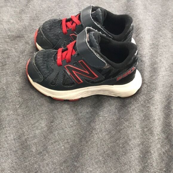 Toddler new balance sneakers - Picture 2 of 4